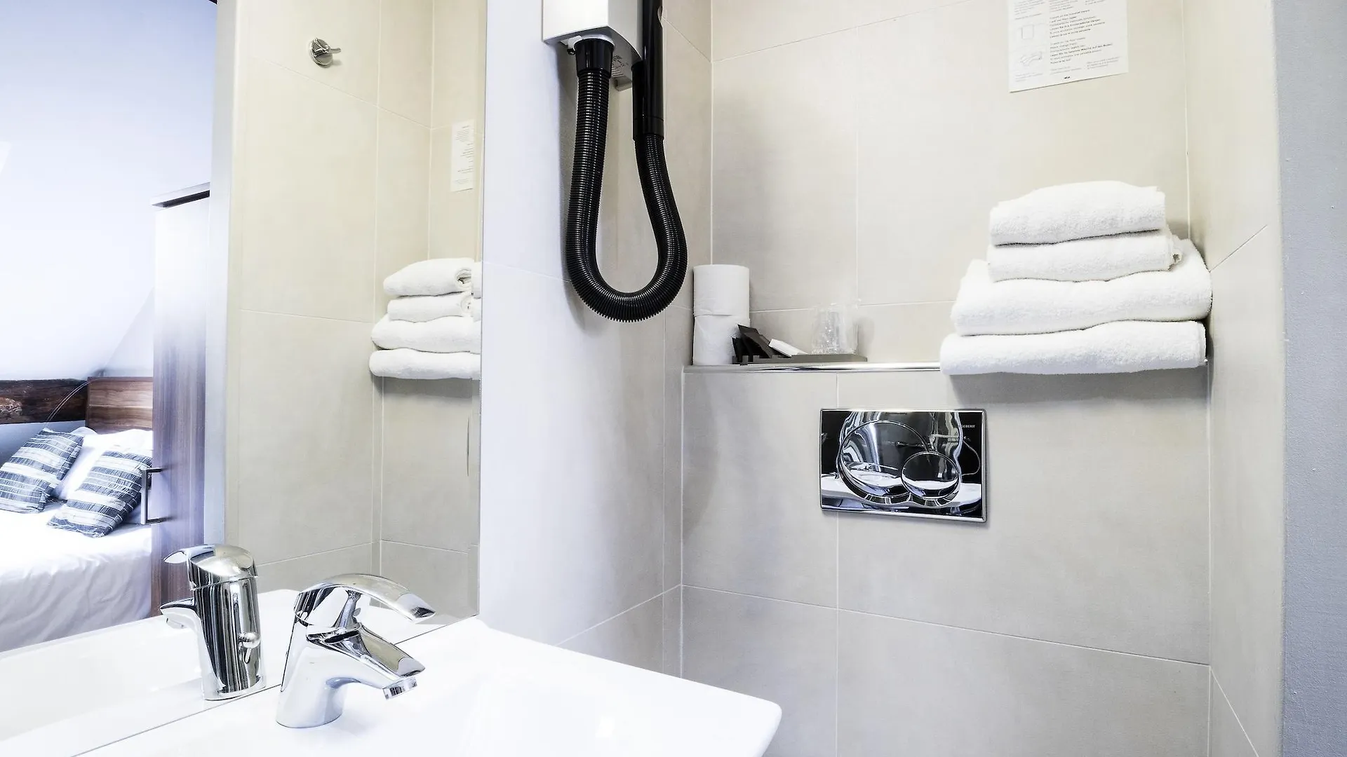 Chabrol Opera Hotell Paris