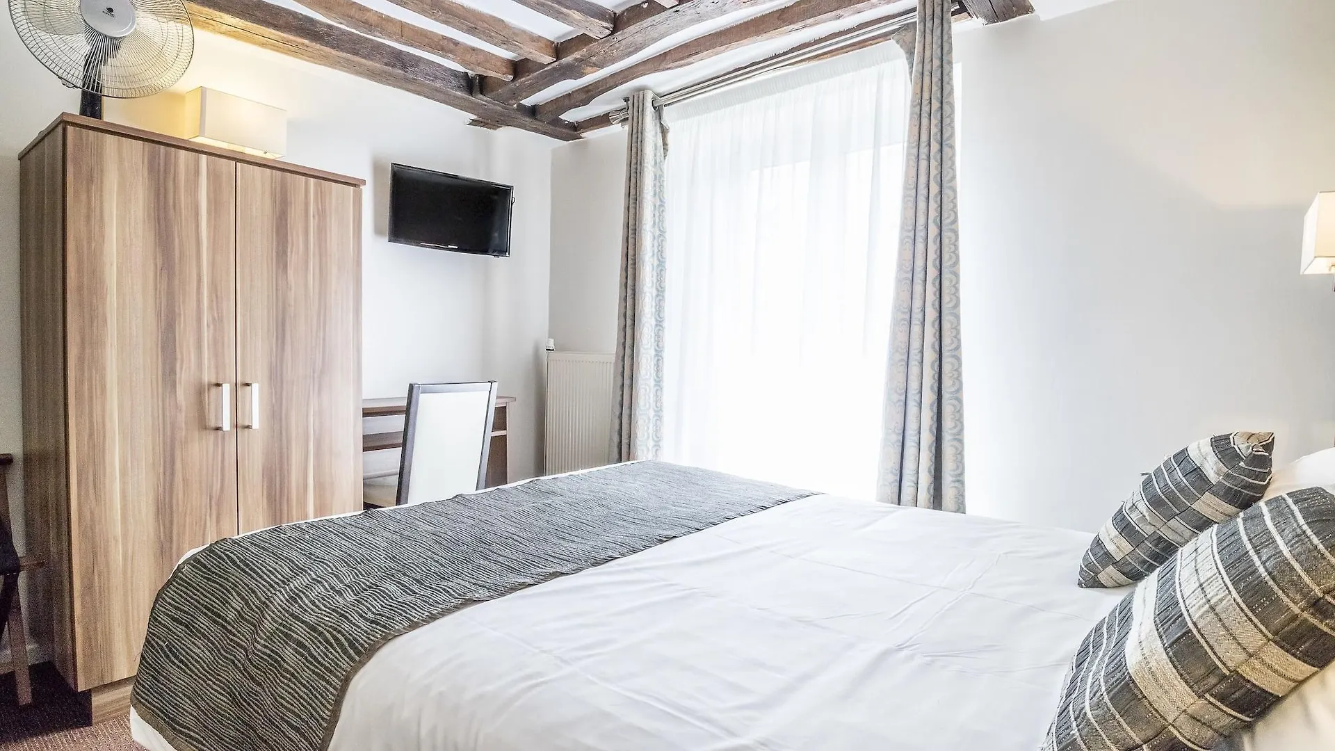 Chabrol Opera Hotel